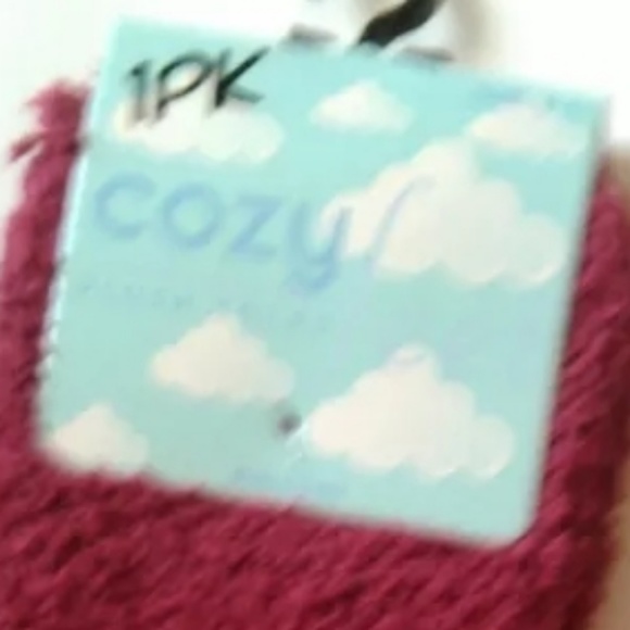 ** Cozy Feet Fuzzy Plush Socks Solid Fuchsia Pink - Picture 2 of 8